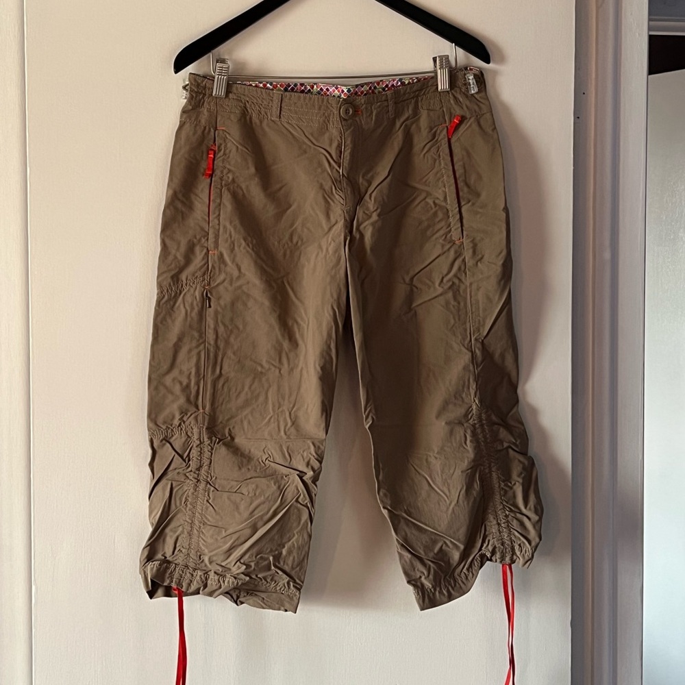 EDDIE BAUER FIRST ASCENT tan cropped technical outdoor pants. Women’s size 8.